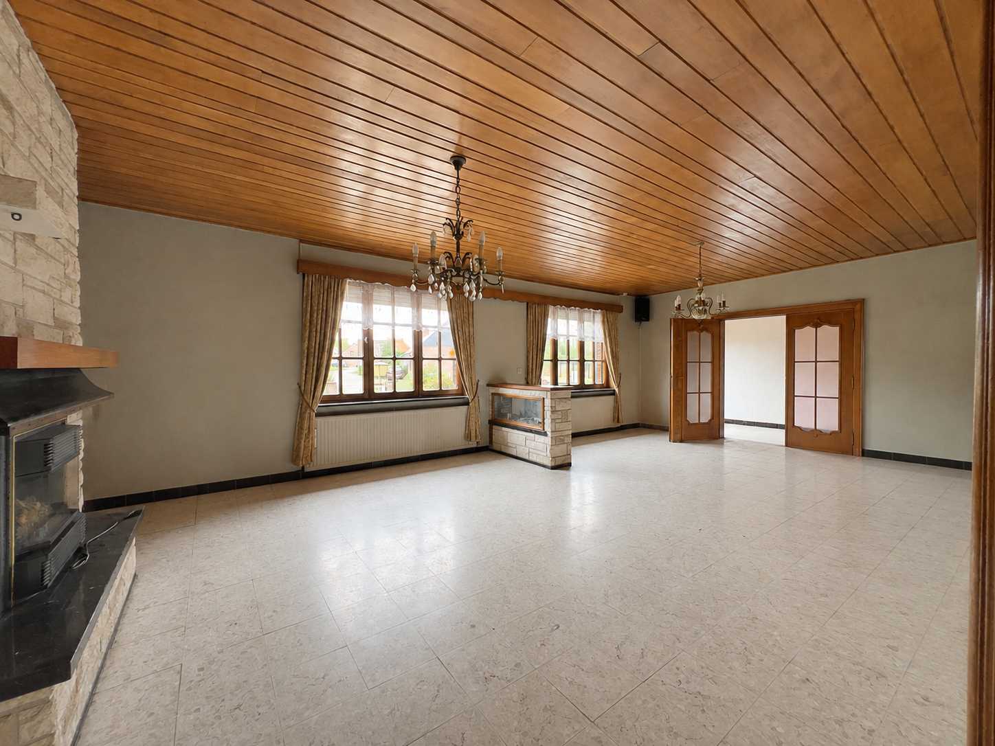Salon vide avant home staging virtuel